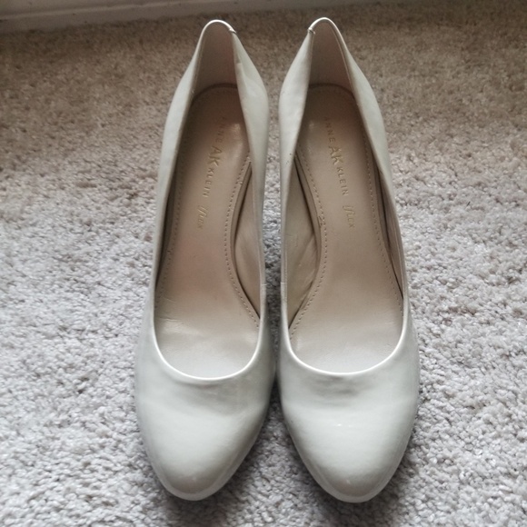 AnneAKKlein iflex Nude Patent Leather Round Toe - Picture 2 of 7